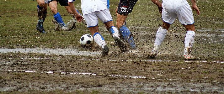 people playing football thumbnail