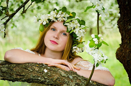woman in green and white floral headdress thumbnail