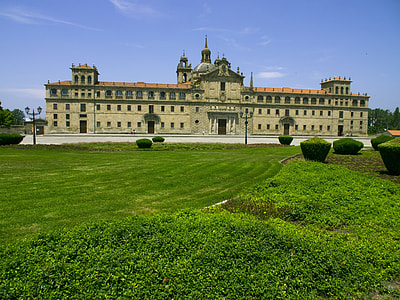 Piarists, Architecture thumbnail