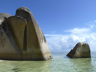 gray rock formation thumbnail