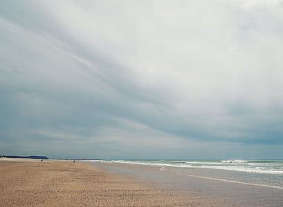 sea under blue sky thumbnail