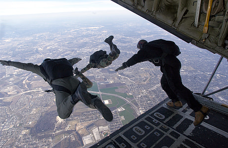 group of people about to dive on air thumbnail