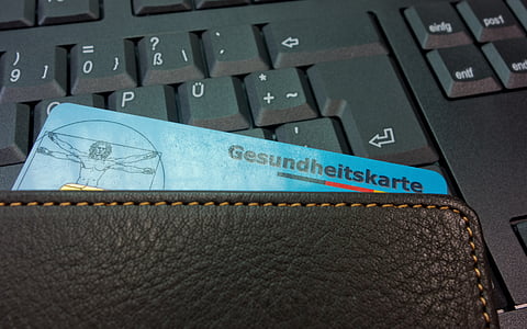 Gesundheitskarte card on black laptop computer thumbnail