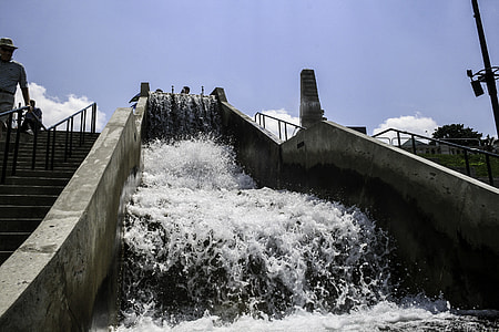 Riverscape hydraulic jump in Dayton, Ohio thumbnail