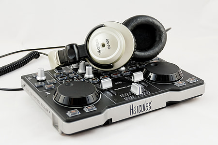 black and gray DJ controller set thumbnail