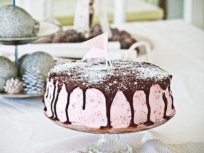 cake on footed tray thumbnail