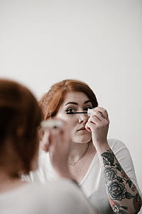 woman applying eyelash thumbnail