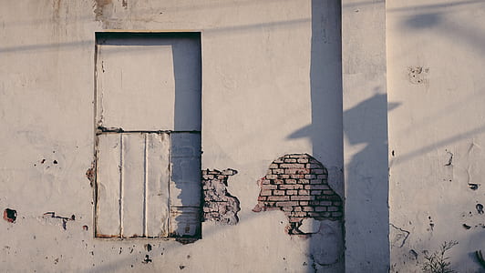 white painted wall thumbnail