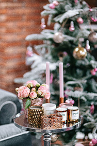 Side table with pink decorations thumbnail