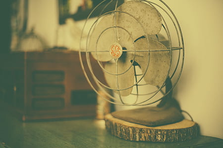 gray GE desk fan thumbnail