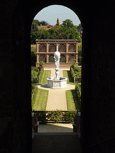 Kenilworth Castle, Elizabethan Garden thumbnail