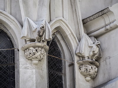 two gargoyle statues thumbnail