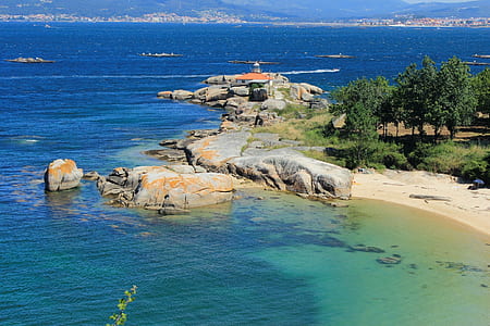 aerial view of island thumbnail