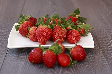 strawberries on saucer thumbnail