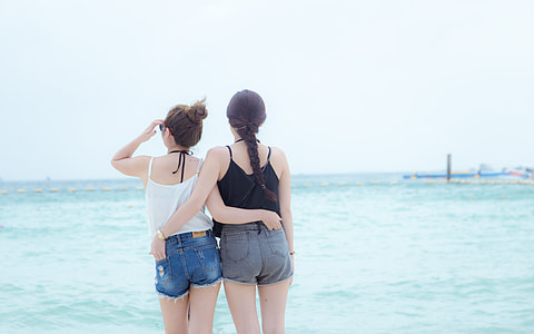 Girls Looking At The Sea, Pattaya thumbnail