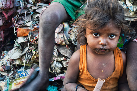 children sitting holding food thumbnail