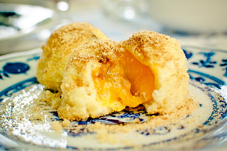 dessert on plate thumbnail