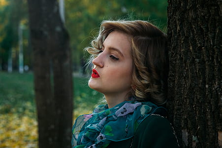 Shallow Focus Photography of Woman thumbnail