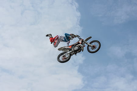person doing motocross sports thumbnail