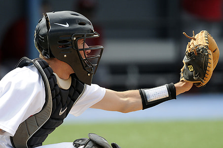 baseball player catching ball thumbnail
