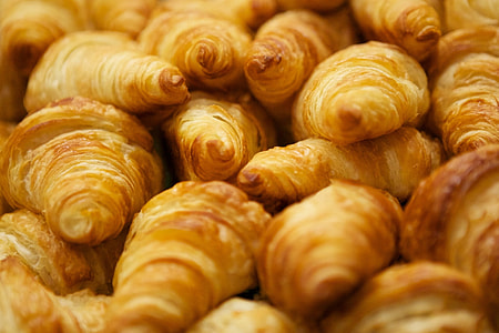 close up photography of breads thumbnail