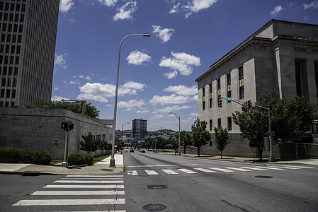 Street photography under the skies in Nashville, Tennessee thumbnail