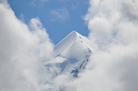 tundra mountain and clouds thumbnail