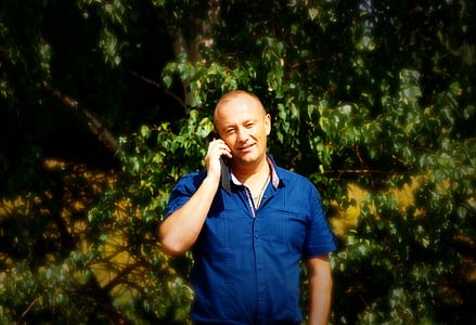 man talking over the phone thumbnail