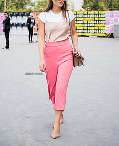 woman walking outdoor thumbnail