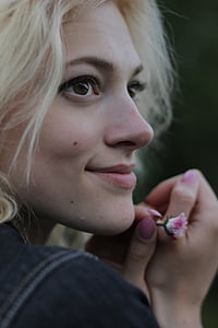 woman smiling at the photo thumbnail