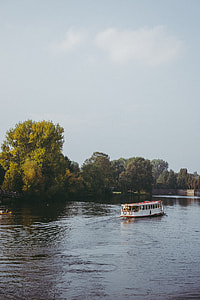 Water taxi thumbnail