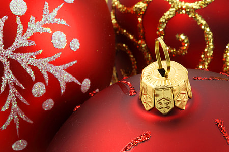red and gold Christmas bauble thumbnail