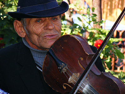 man playing violin thumbnail