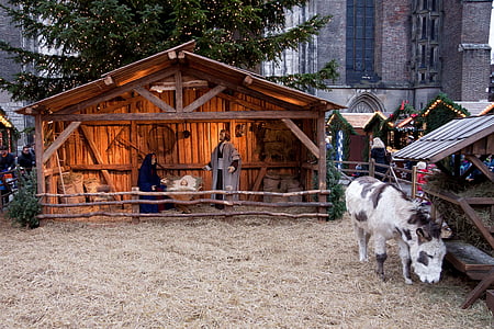 Nativity Scene statue thumbnail