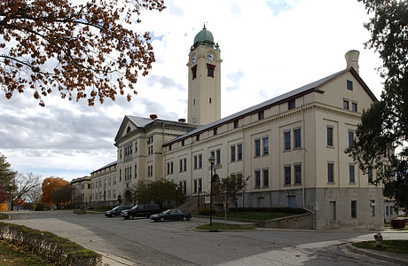 Grant Hall, the headquarters and symbol of Fort Leavenworth, Kansas thumbnail