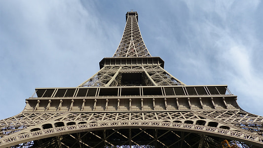 Eiffel Tower during daytime thumbnail