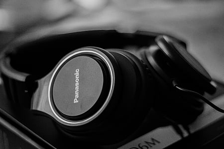 black Panasonic headphones thumbnail