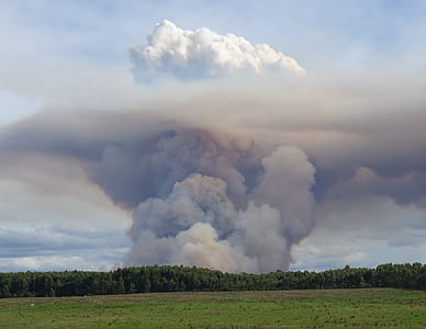 Forest burnoff creates huge mushroom cloud thumbnail