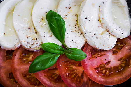 close-up photography of tomatoes and spinach thumbnail
