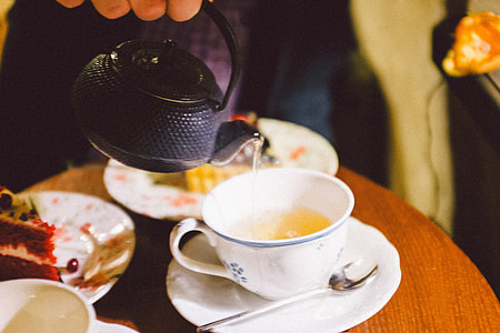 Pouring tea thumbnail