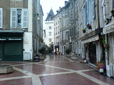 The Château Quarter in the rain in Pau, France thumbnail