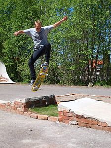 man doing ollie trick thumbnail