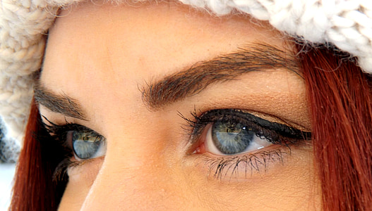 woman's eye photo thumbnail