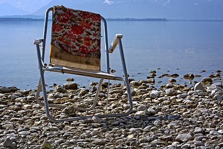 gray and red floral folding chair near seashore thumbnail