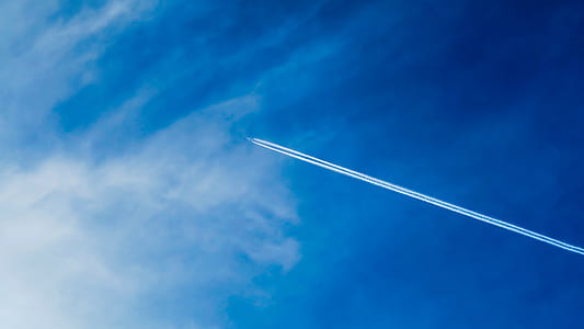 contrail on sky thumbnail
