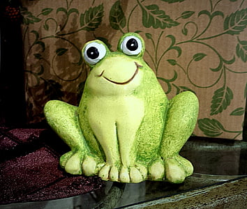 closeup photo of green ceramic frog figurine thumbnail