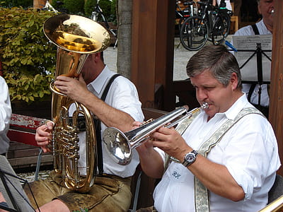 man using trumpet thumbnail