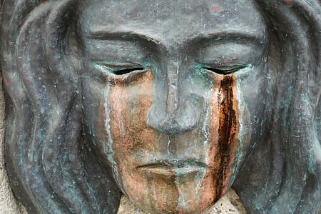 female statue's face thumbnail