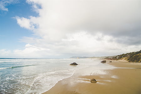 body of water near shore thumbnail