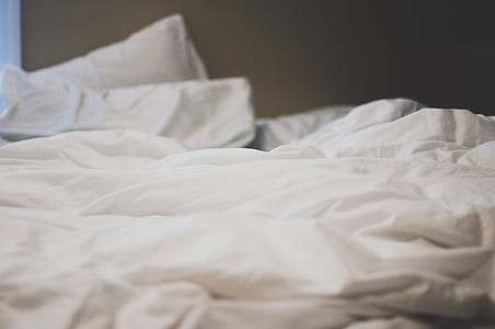 white bed comforter set thumbnail
